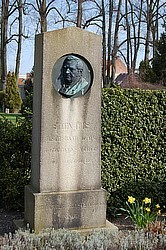 Gravmonument over stiftskriver Steen Friis